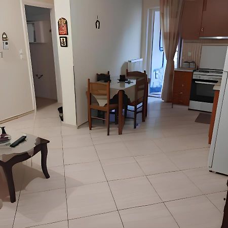 Ομορφο Διαμερισμα Στο Κεντρο Της Πολης Με Παρκιν Lejlighed Tríkala Eksteriør billede